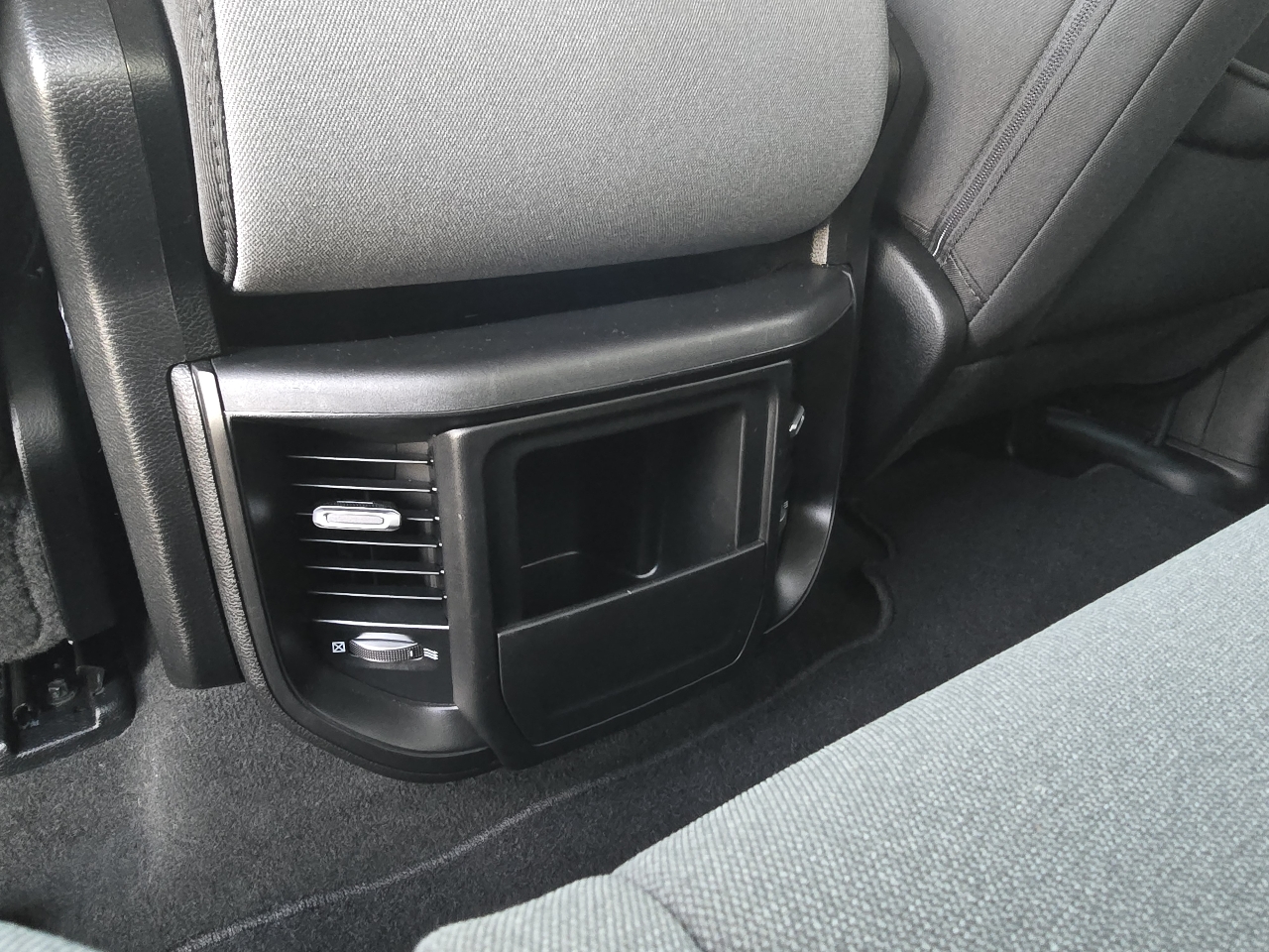 RAM 1500 Big Horn 4x4 Quad Cab 6'4" Box 2020