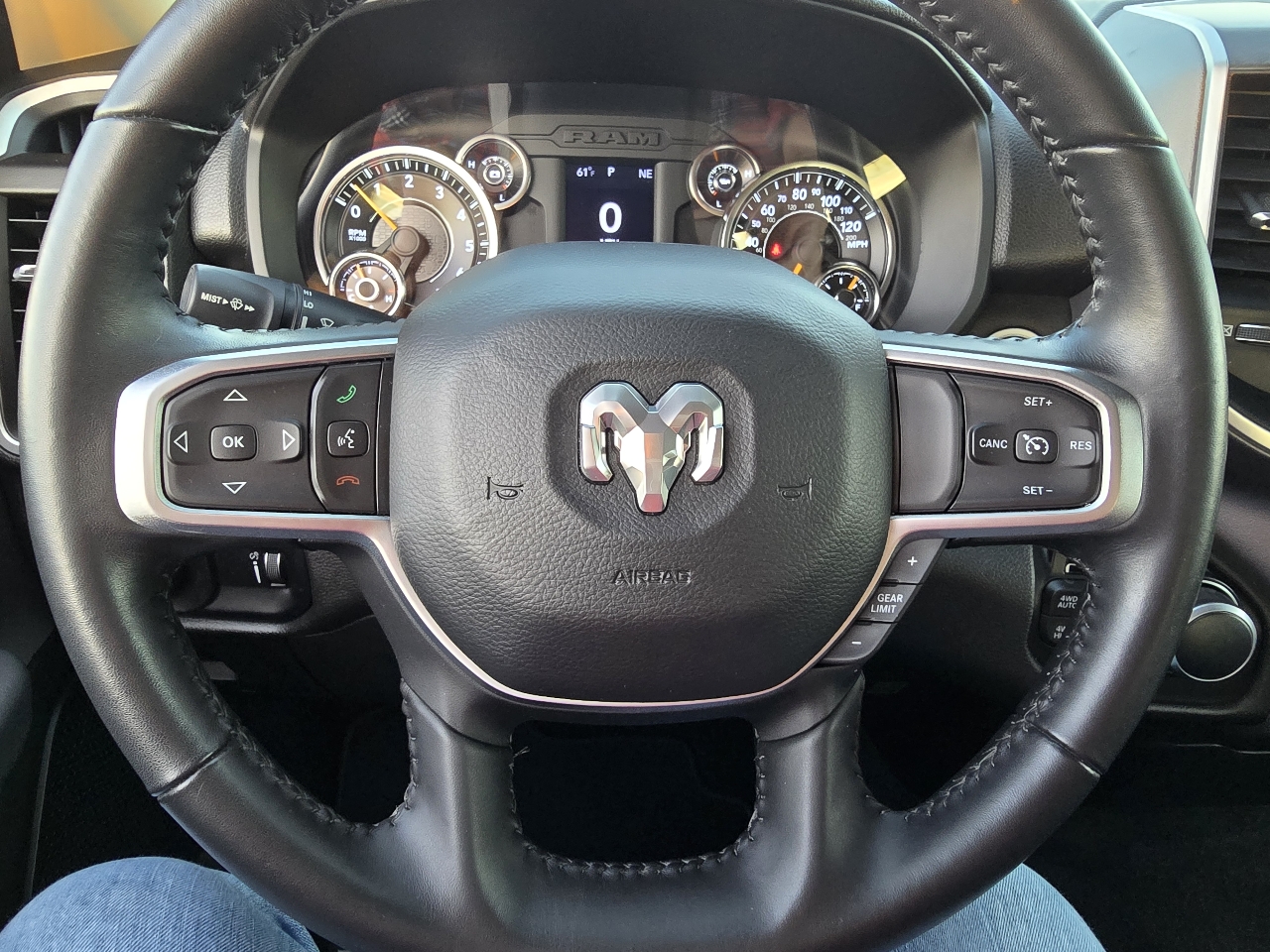 RAM 1500 Big Horn 4x4 Quad Cab 6'4" Box 2020