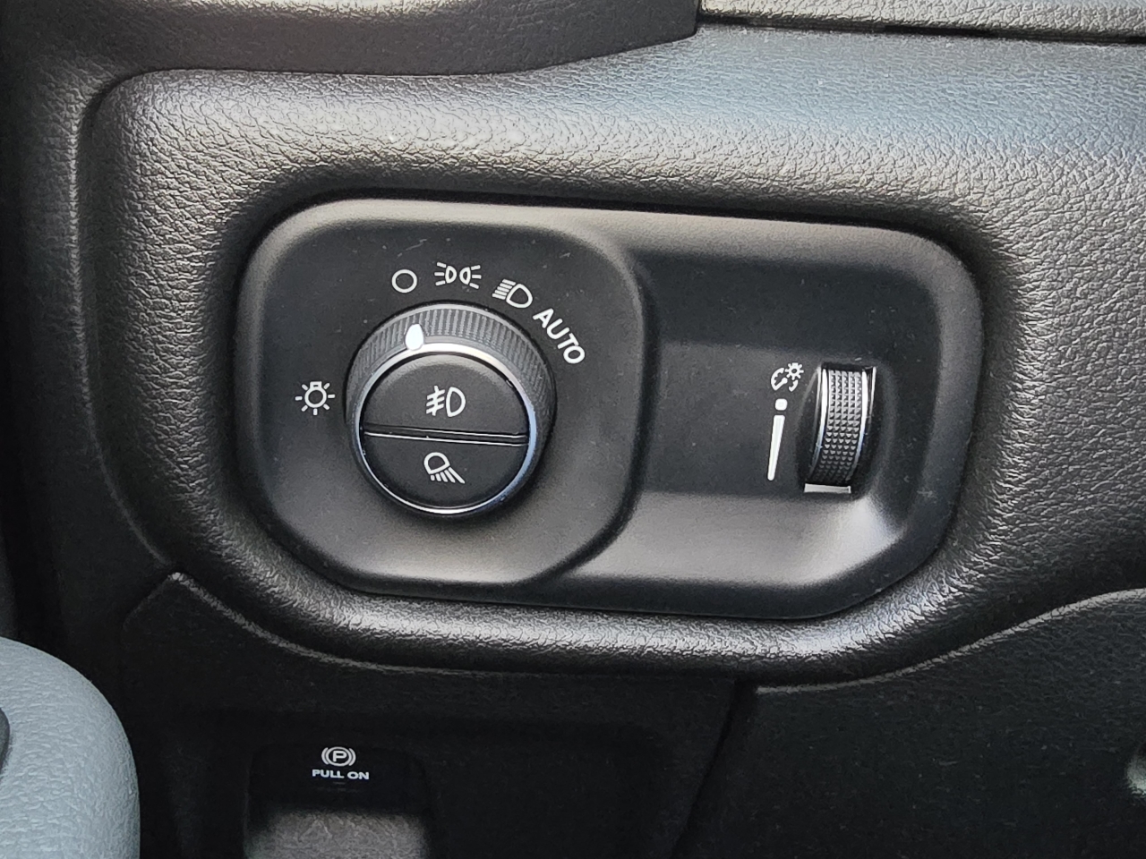 RAM 1500 Big Horn 4x4 Quad Cab 6'4" Box 2020