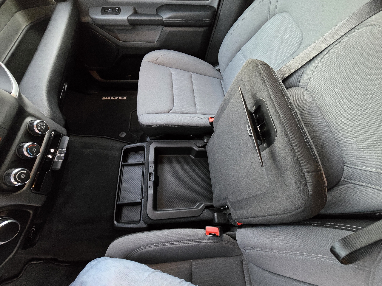 RAM 1500 Big Horn 4x4 Quad Cab 6'4" Box 2020