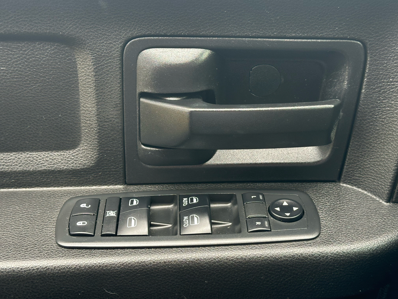 RAM 2500 Tradesman 4x4 Crew Cab 8' Box 2018