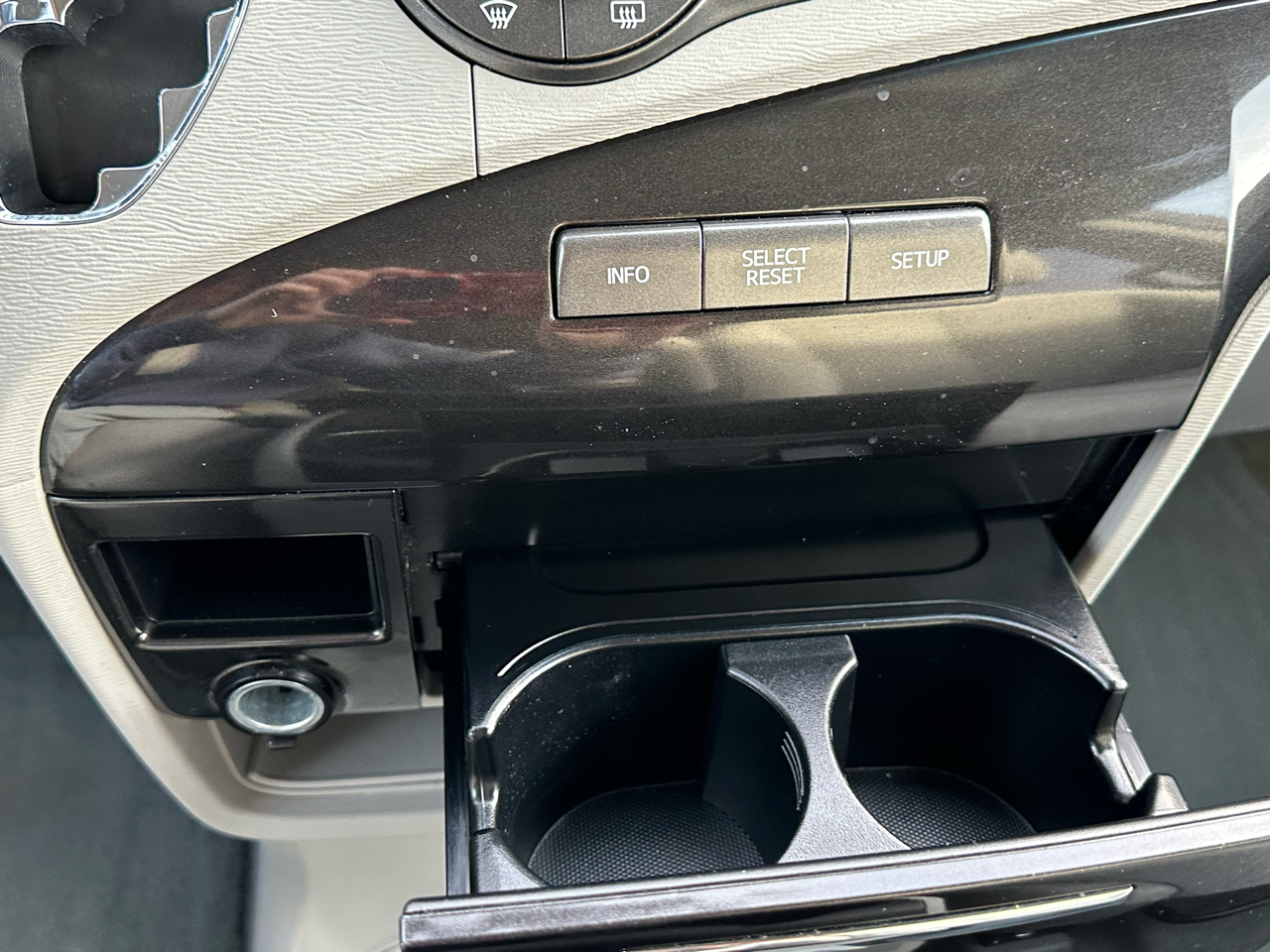 Toyota Sienna 5dr 8-Pass Van V6 LE FWD (Natl) 2014