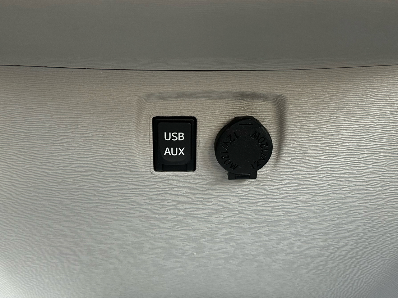 Toyota Sienna 5dr 8-Pass Van V6 LE FWD (Natl) 2014