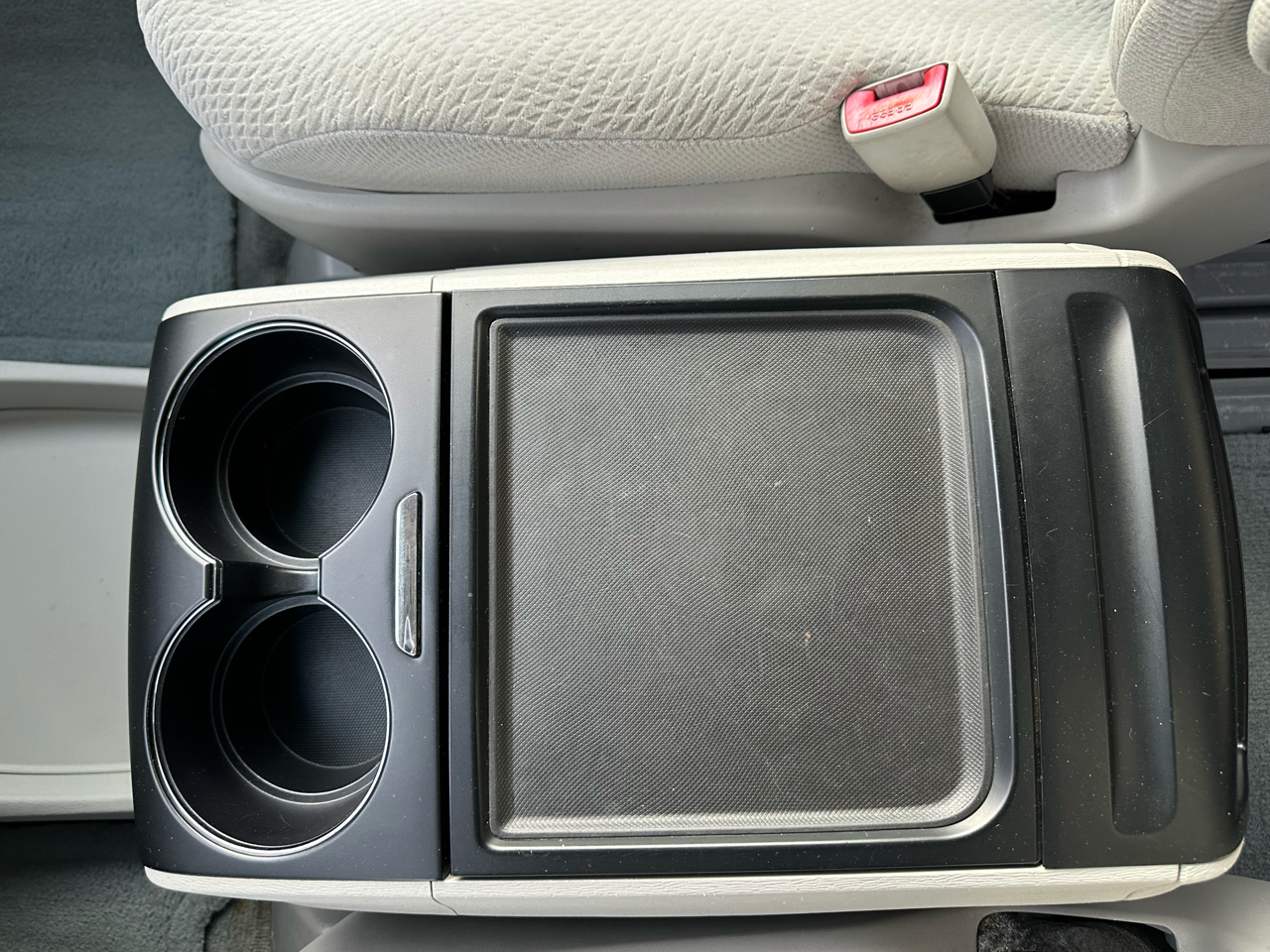 Toyota Sienna 5dr 8-Pass Van V6 LE FWD (Natl) 2014