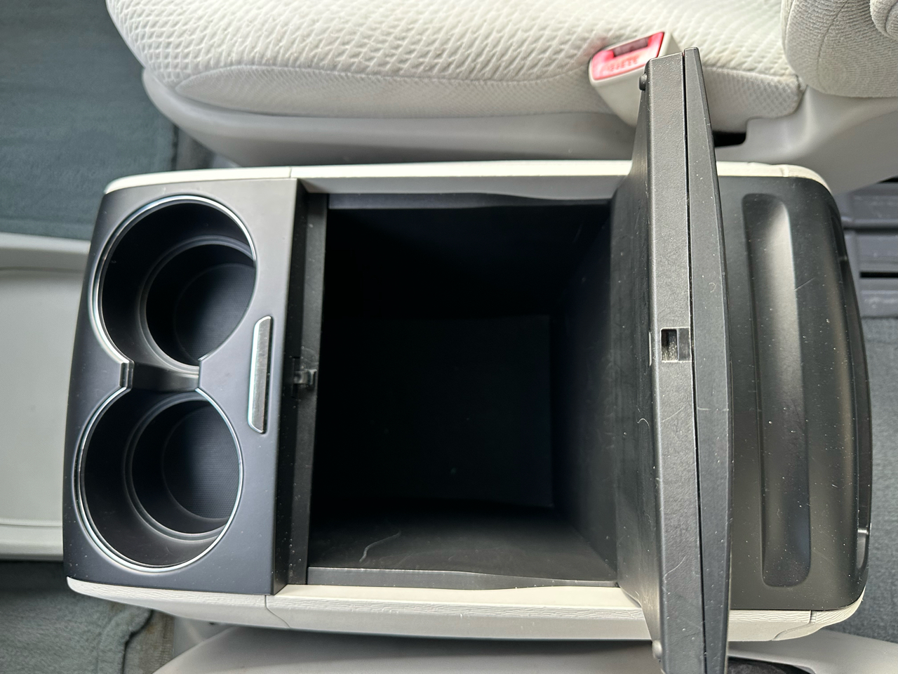 Toyota Sienna 5dr 8-Pass Van V6 LE FWD (Natl) 2014