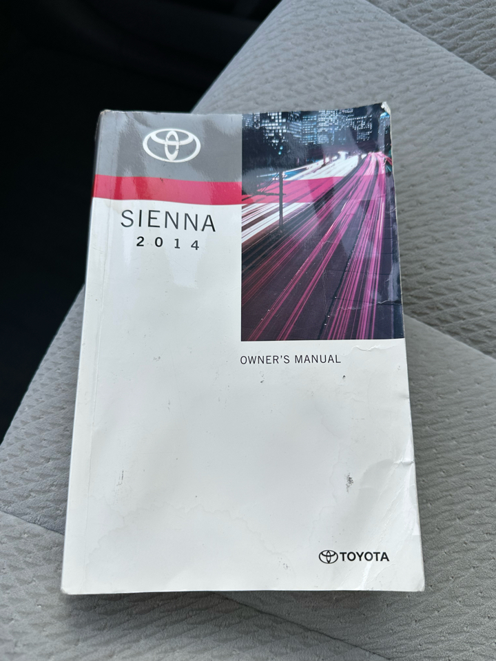 Toyota Sienna 5dr 8-Pass Van V6 LE FWD (Natl) 2014