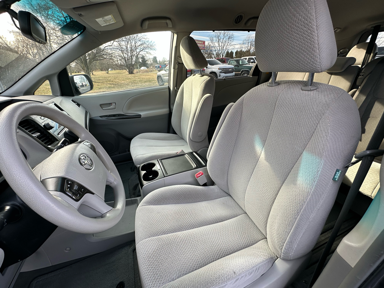 Toyota Sienna 5dr 8-Pass Van V6 LE FWD (Natl) 2014