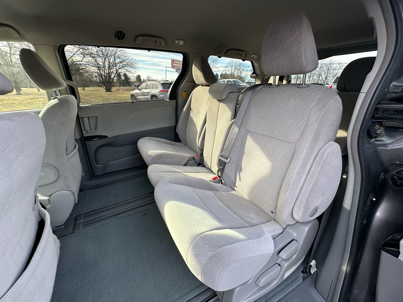 Toyota Sienna 5dr 8-Pass Van V6 LE FWD (Natl) 2014