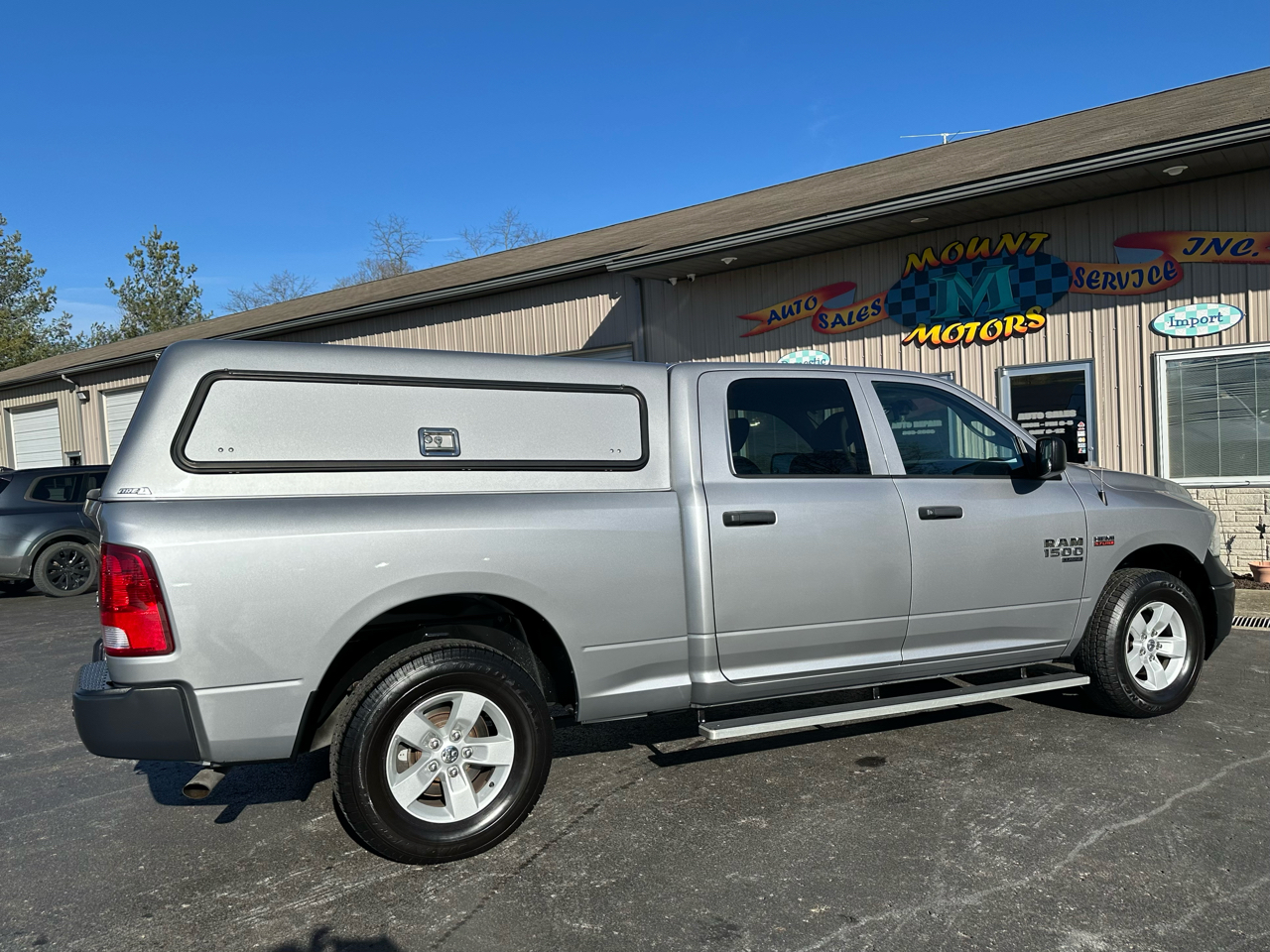 RAM 1500 Classic Tradesman 4x4 Crew Cab 6'4" Box 2020