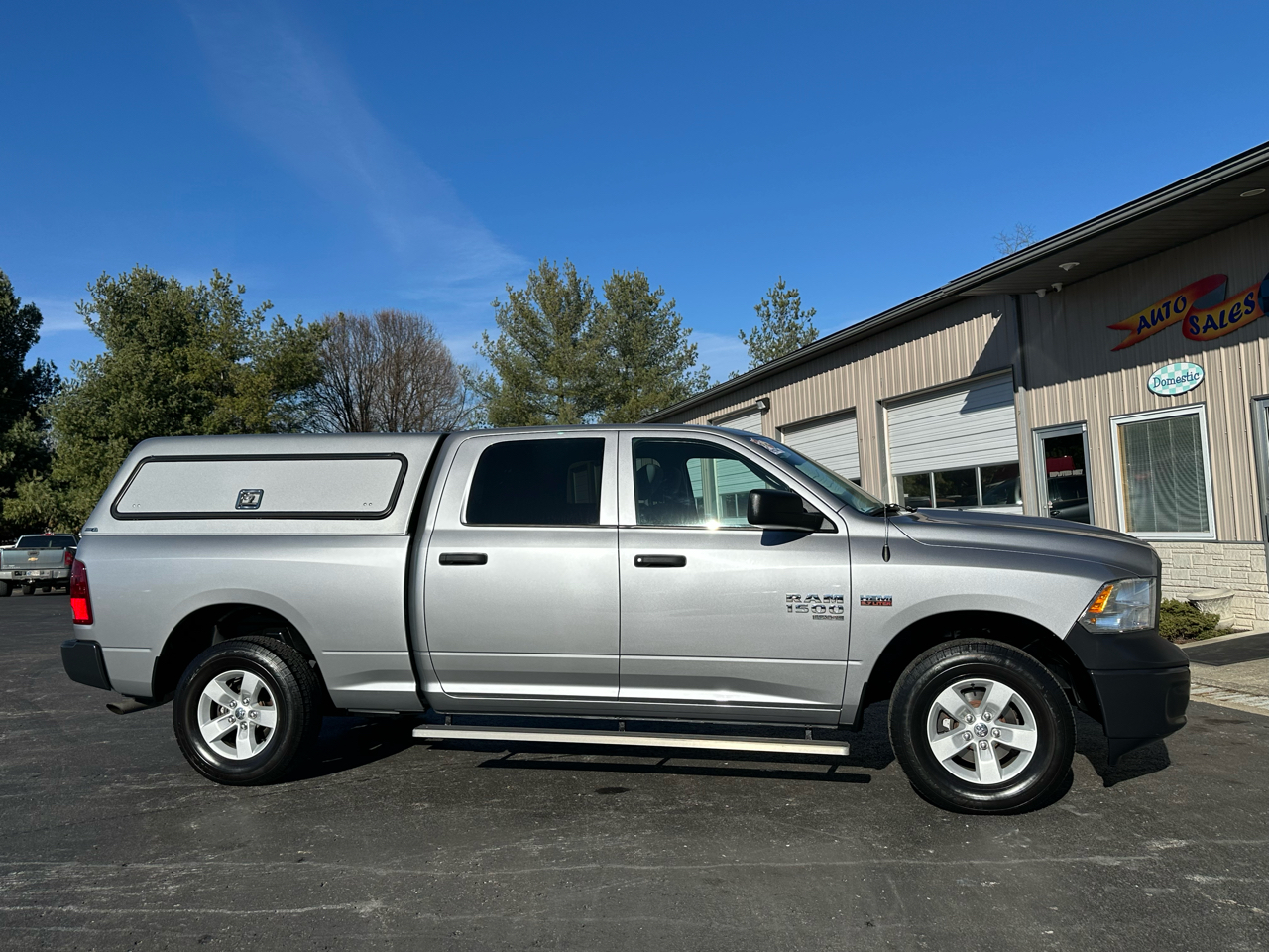 RAM 1500 Classic Tradesman 4x4 Crew Cab 6'4" Box 2020