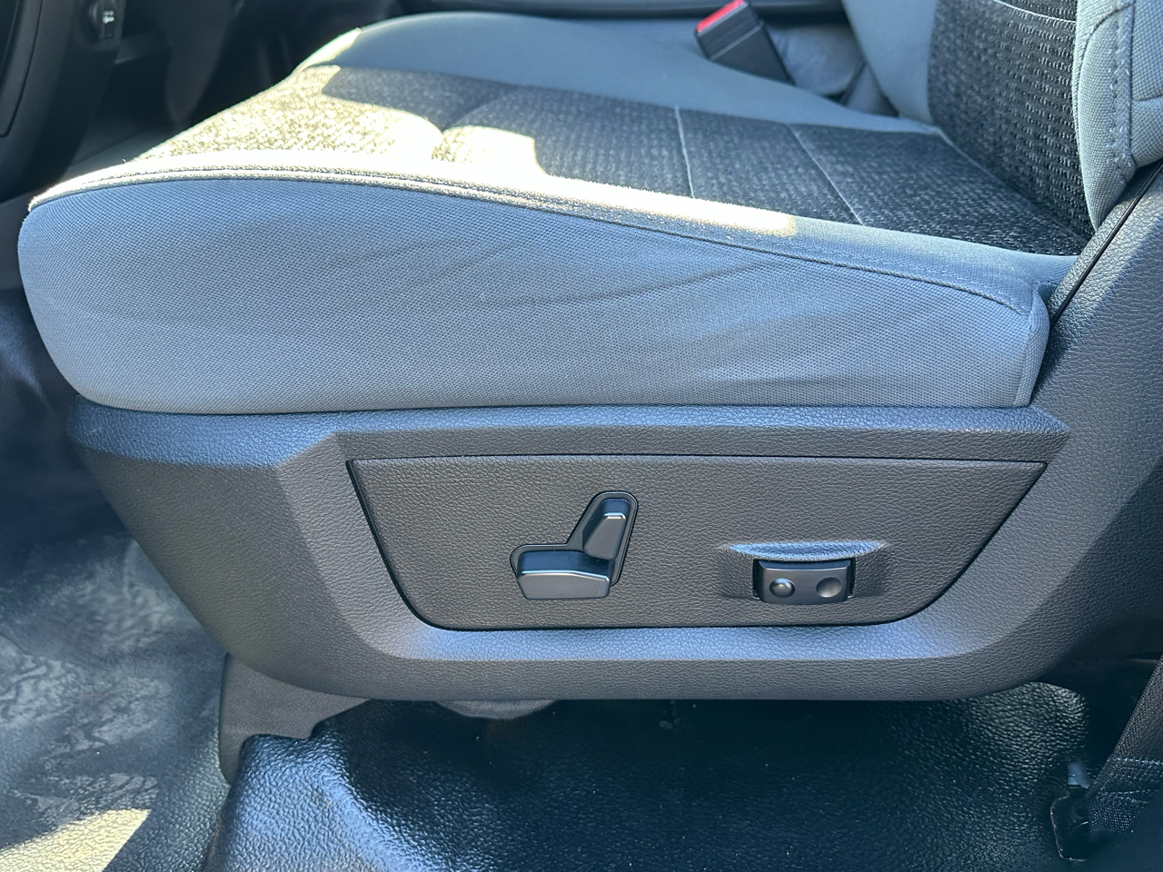 RAM 1500 Classic Tradesman 4x4 Crew Cab 6'4" Box 2020