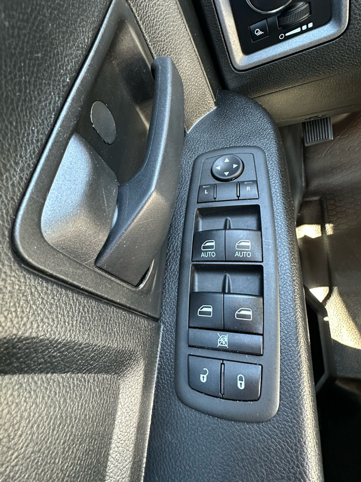 RAM 1500 Classic Tradesman 4x4 Crew Cab 6'4" Box 2020