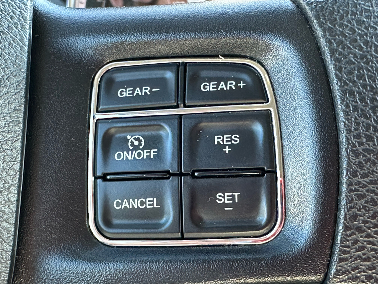 RAM 1500 Classic Tradesman 4x4 Crew Cab 6'4" Box 2020