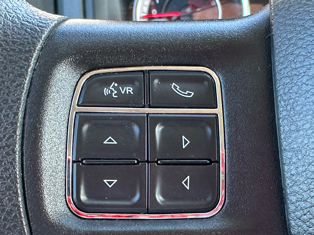 RAM 1500 Classic Tradesman 4x4 Crew Cab 6'4" Box 2020