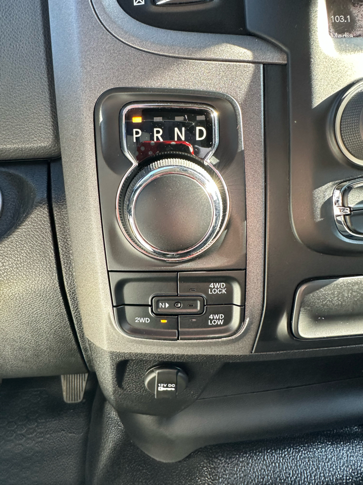 RAM 1500 Classic Tradesman 4x4 Crew Cab 6'4" Box 2020