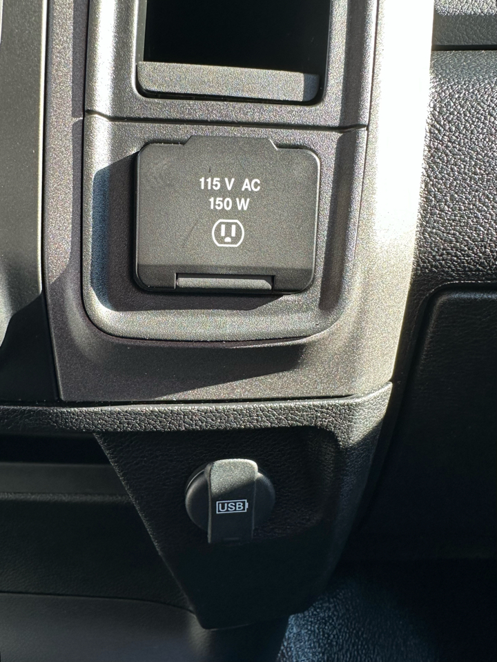 RAM 1500 Classic Tradesman 4x4 Crew Cab 6'4" Box 2020