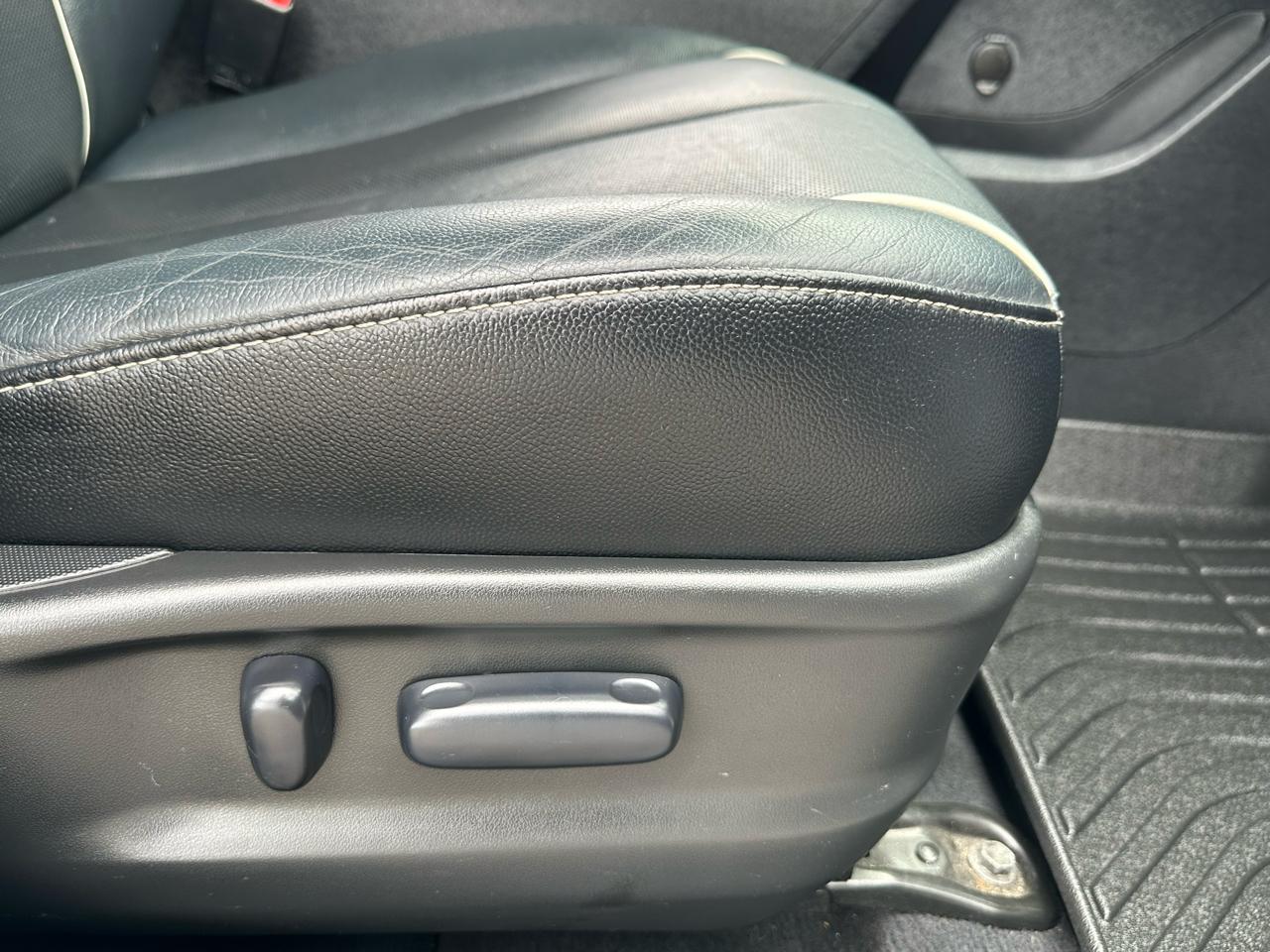 Toyota Venza 4dr Wgn I4 AWD XLE (Natl) 2015