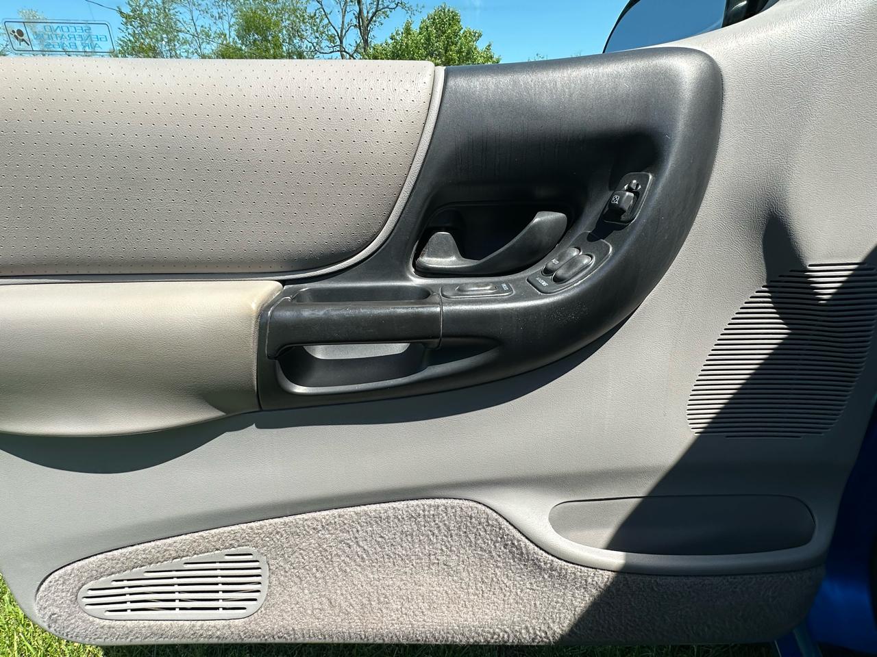 Ford Ranger 2dr Supercab 126" WB XLT 4WD 1998