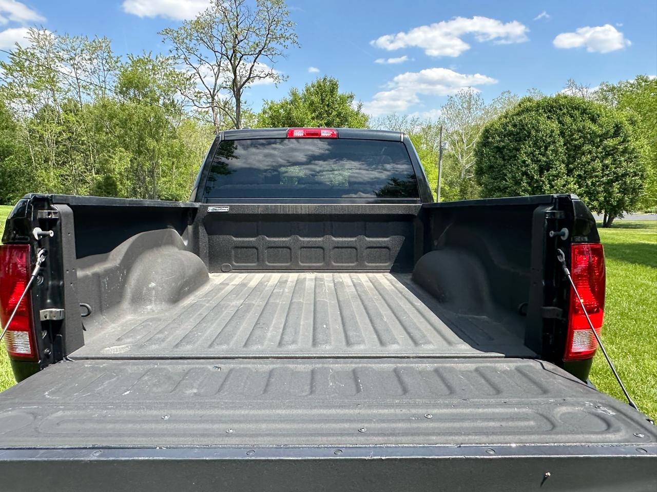RAM 1500 Express 4x4 Crew Cab 5'7" Box 2018