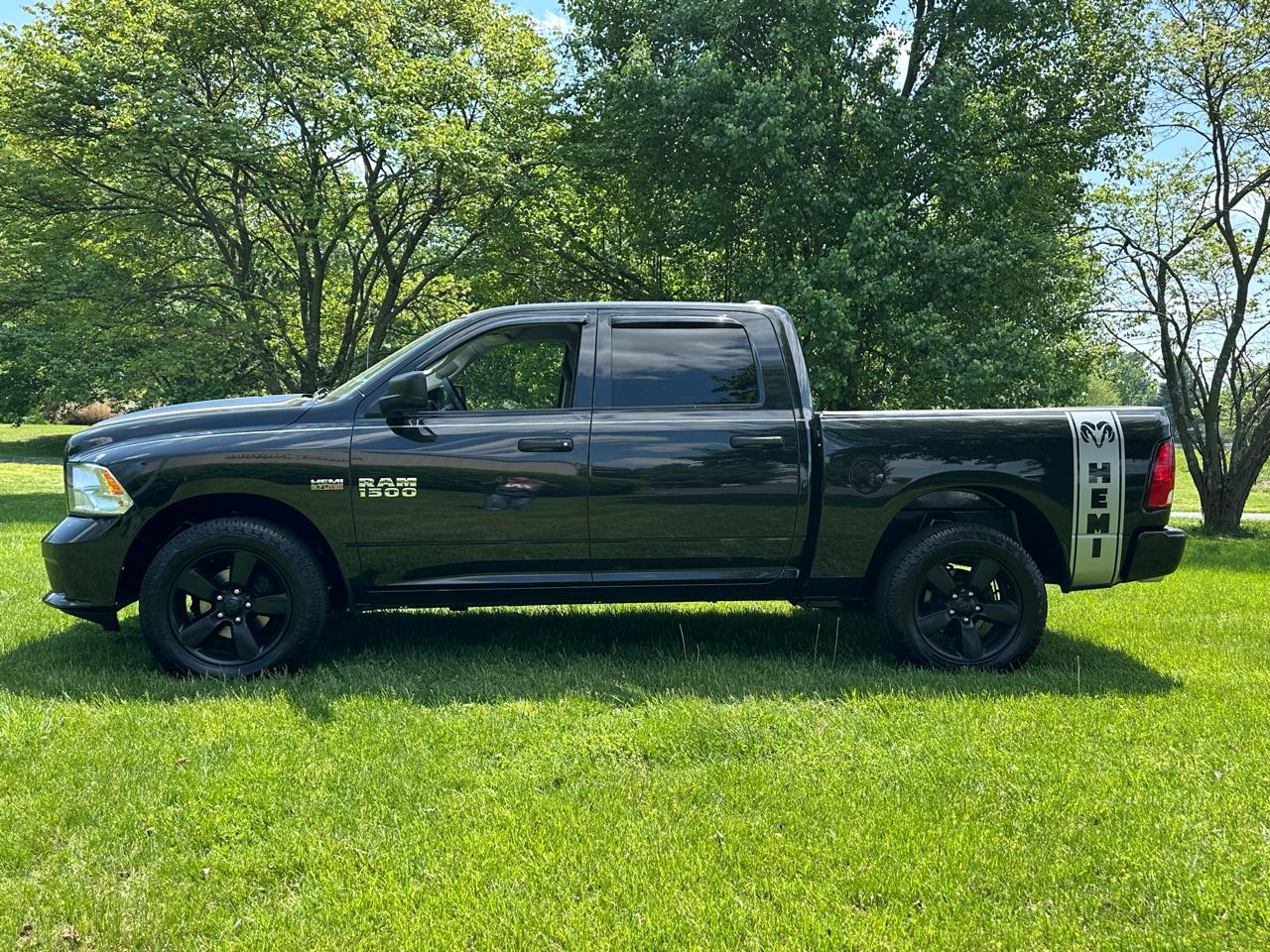 RAM 1500 Express 4x4 Crew Cab 5'7" Box 2018