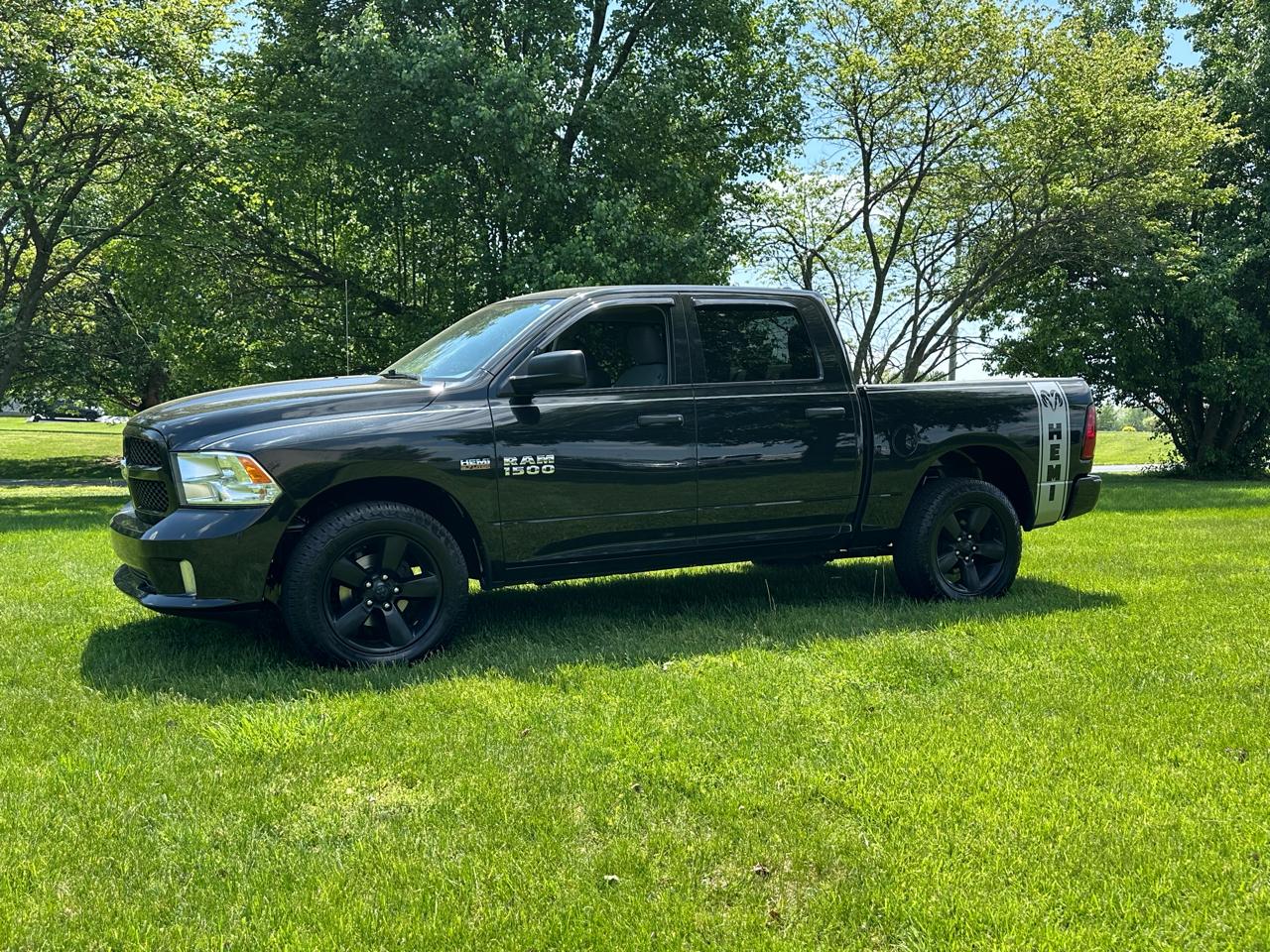 RAM 1500 Express 4x4 Crew Cab 5'7" Box 2018