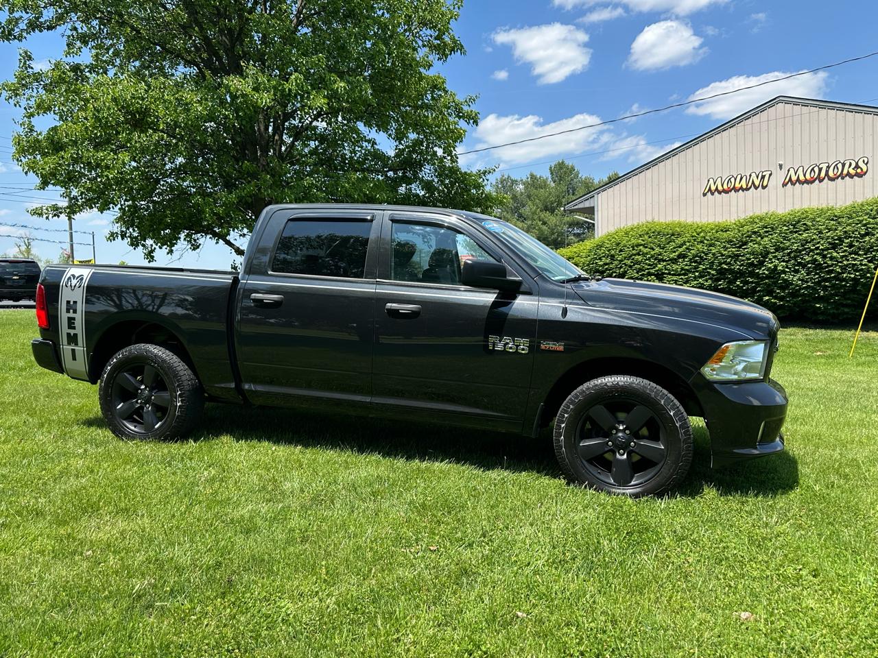 RAM 1500 Express 4x4 Crew Cab 5'7" Box 2018