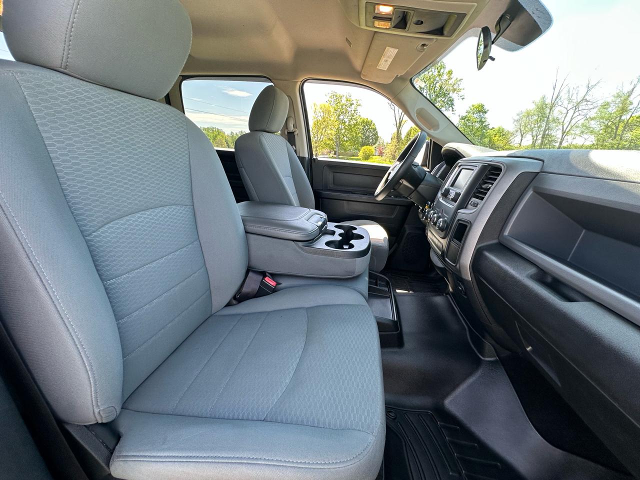 RAM 1500 Express 4x4 Crew Cab 5'7" Box 2018