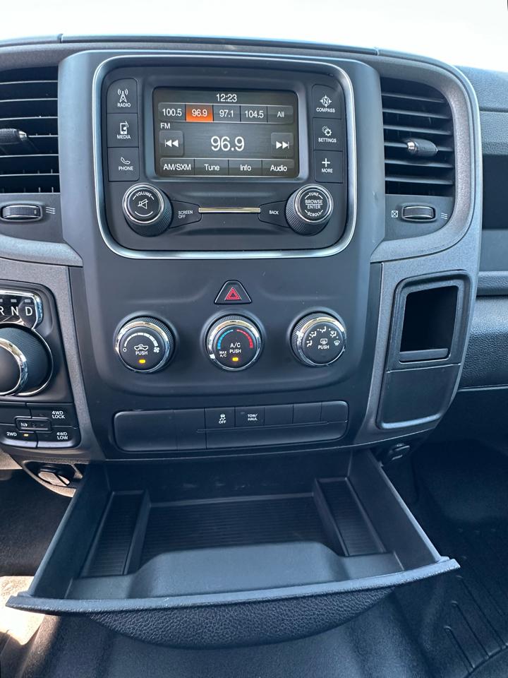 RAM 1500 Express 4x4 Crew Cab 5'7" Box 2018