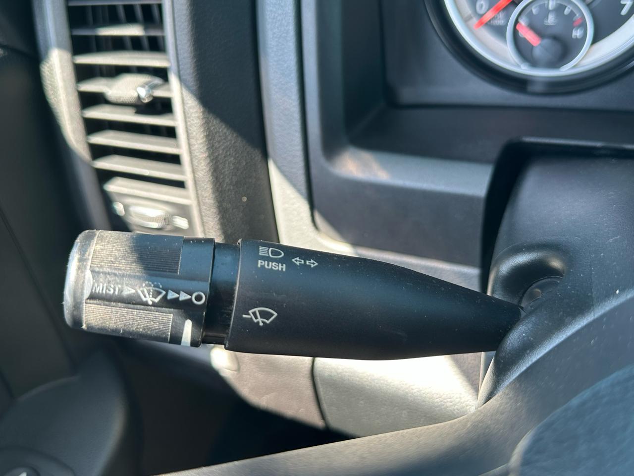 RAM 1500 Express 4x4 Crew Cab 5'7" Box 2018