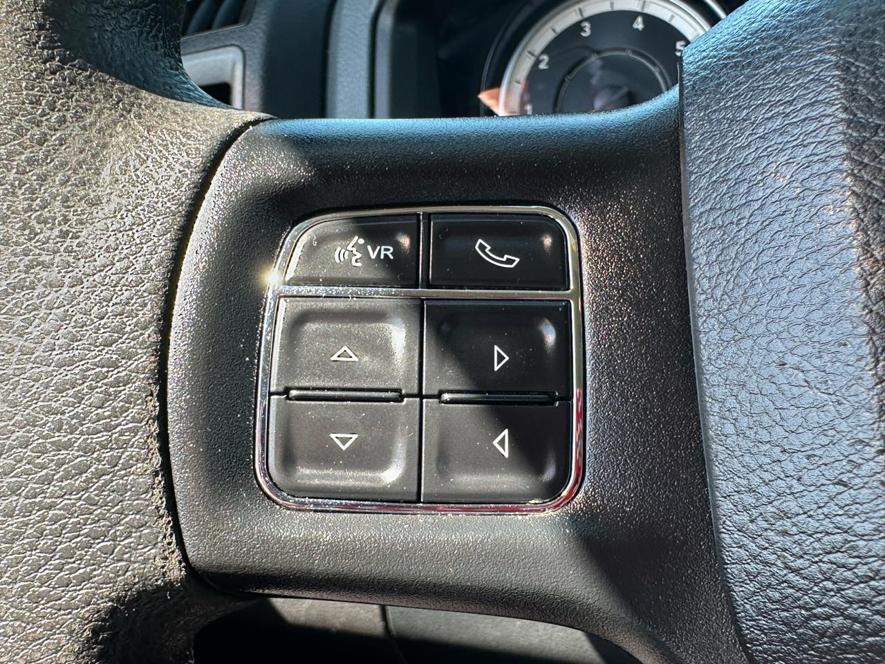 RAM 1500 Express 4x4 Crew Cab 5'7" Box 2018