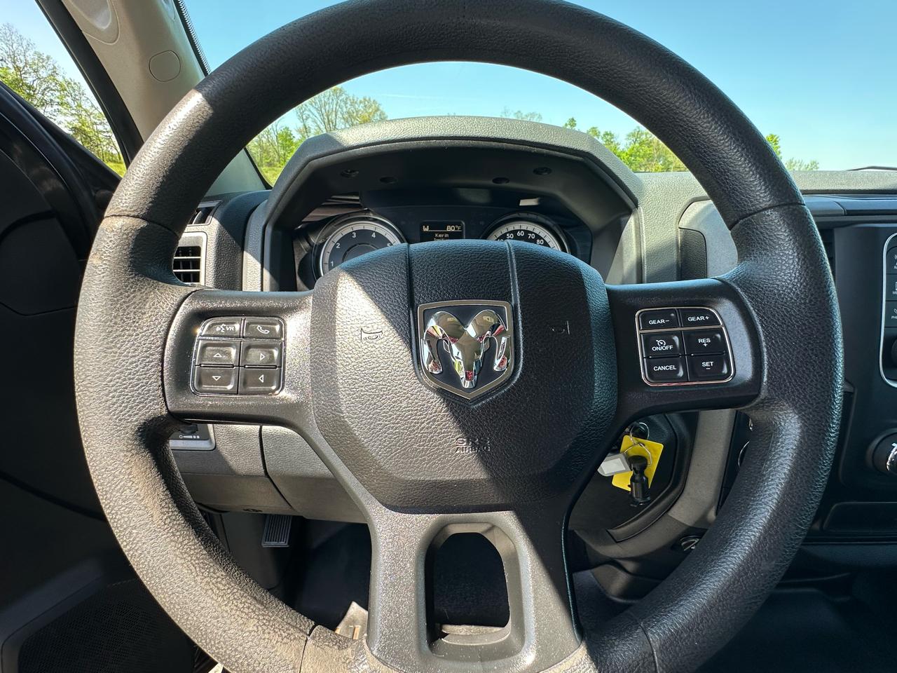 RAM 1500 Express 4x4 Crew Cab 5'7" Box 2018