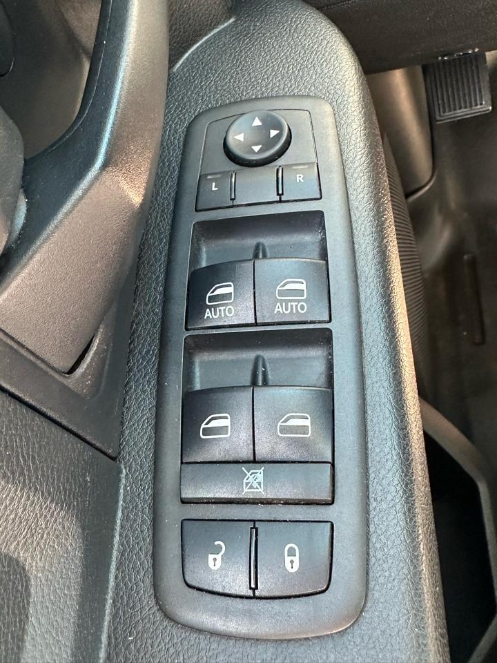 RAM 1500 Express 4x4 Crew Cab 5'7" Box 2018