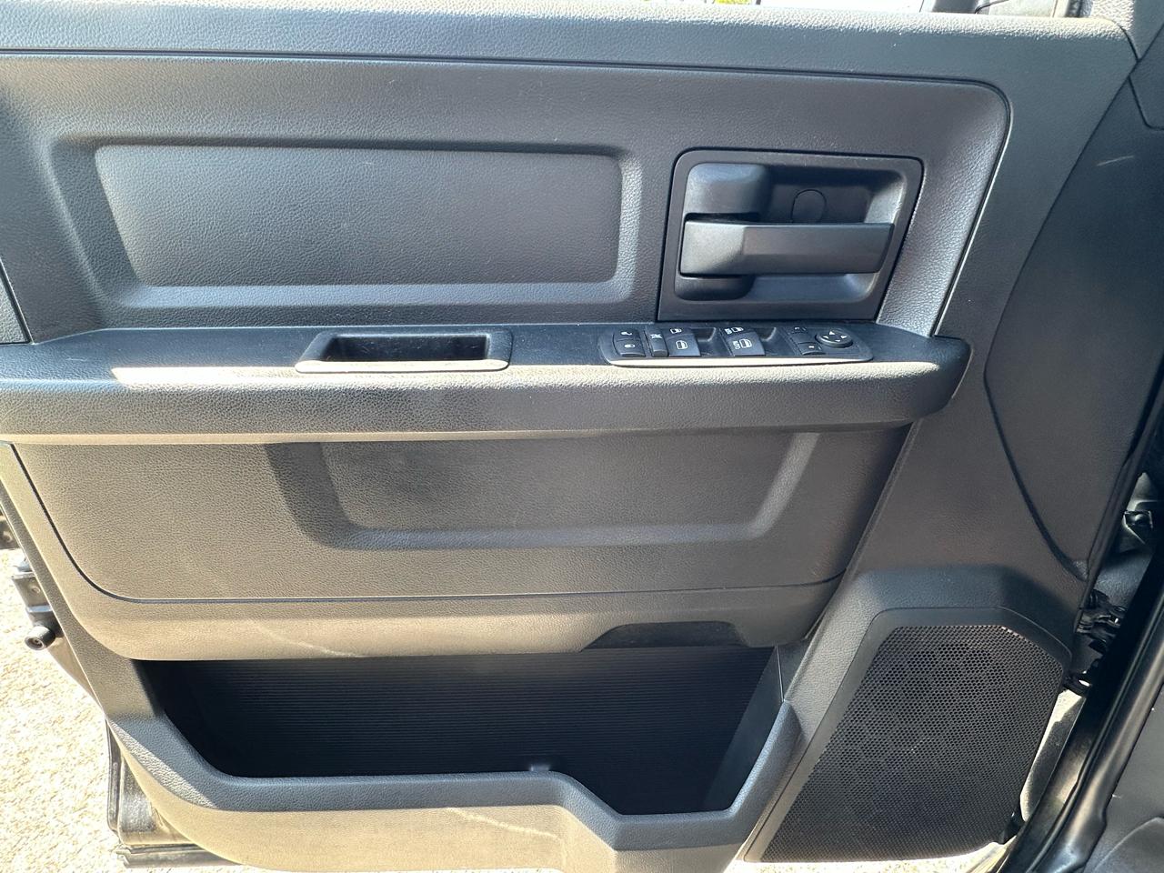 RAM 1500 Express 4x4 Crew Cab 5'7" Box 2018