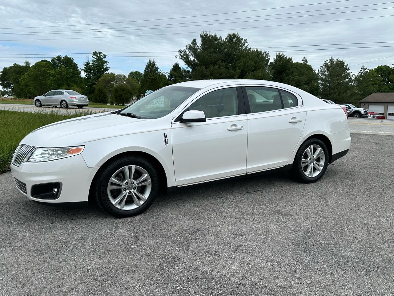 Lincoln MKS 4dr Sdn 3.7L FWD 2010