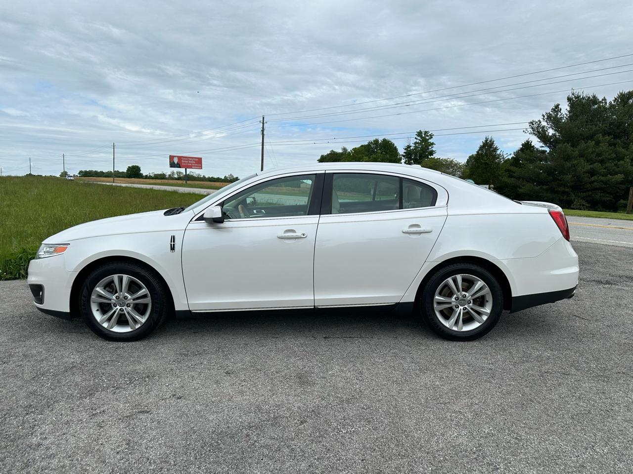 Lincoln MKS 4dr Sdn 3.7L FWD 2010