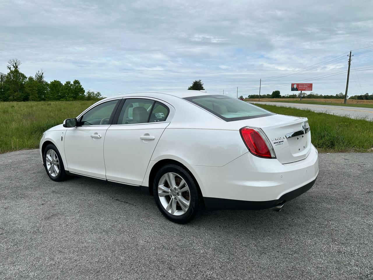 Lincoln MKS 4dr Sdn 3.7L FWD 2010