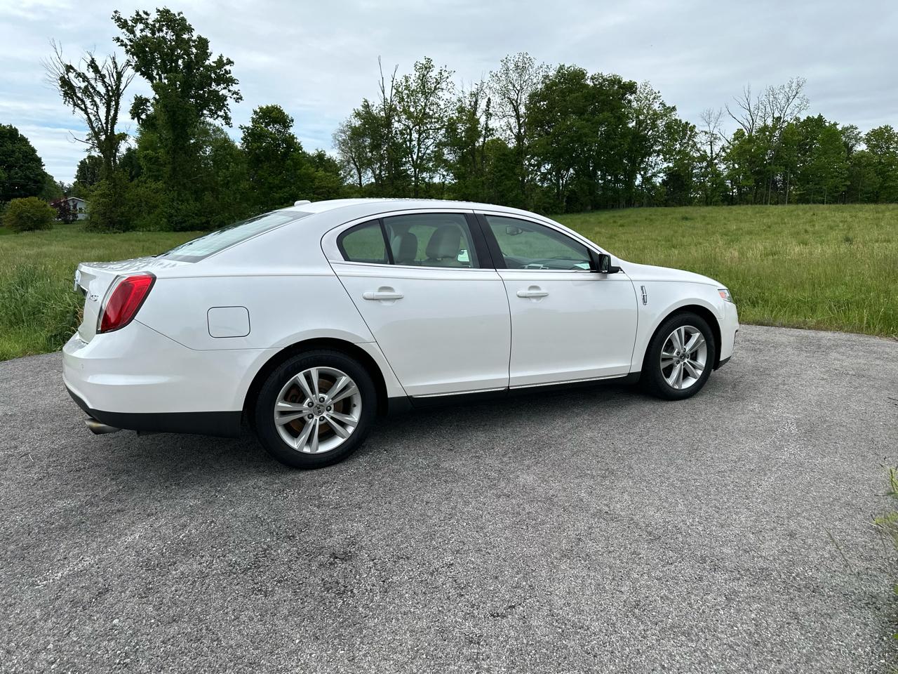 Lincoln MKS 4dr Sdn 3.7L FWD 2010
