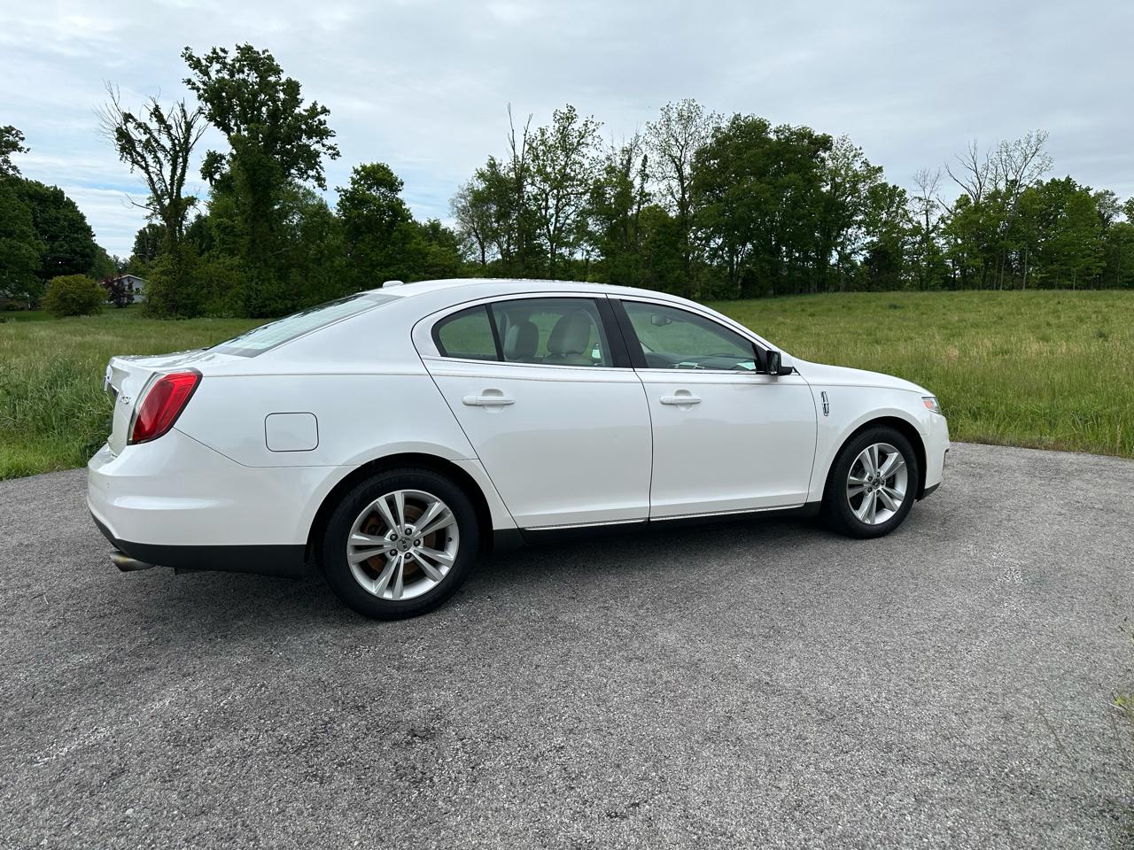 Lincoln MKS 4dr Sdn 3.7L FWD 2010