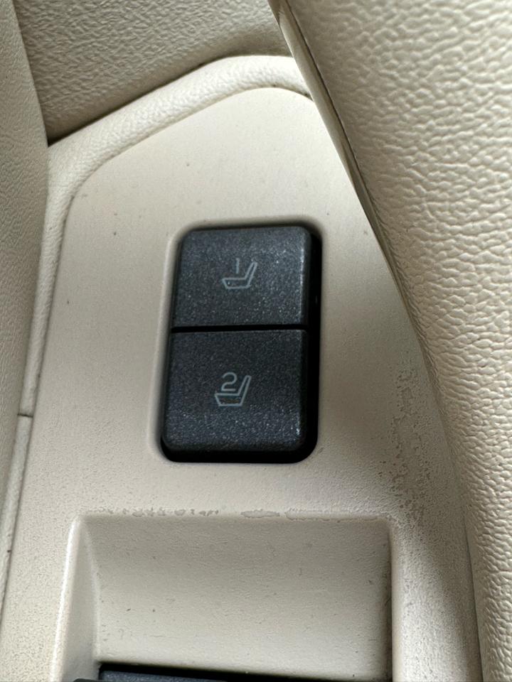 Lincoln MKS 4dr Sdn 3.7L FWD 2010
