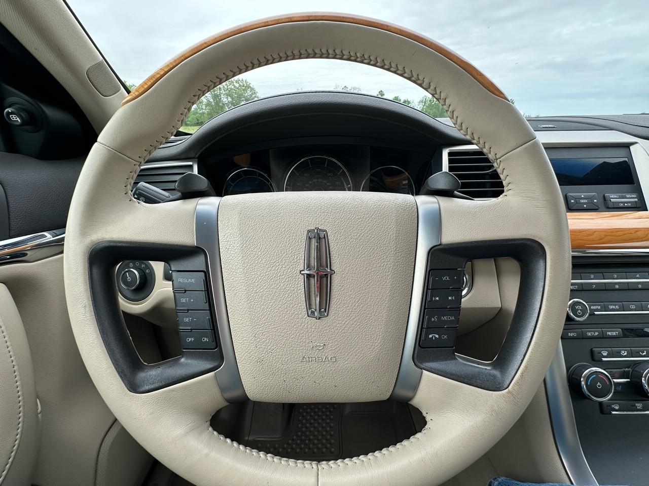 Lincoln MKS 4dr Sdn 3.7L FWD 2010