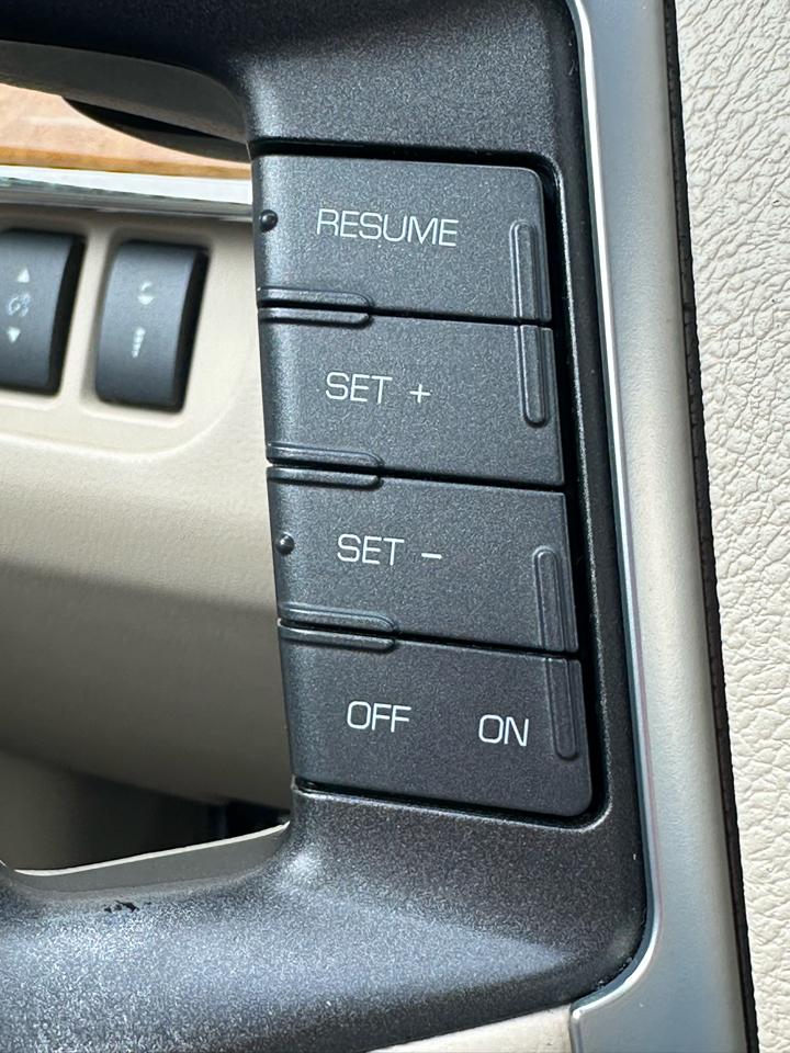 Lincoln MKS 4dr Sdn 3.7L FWD 2010