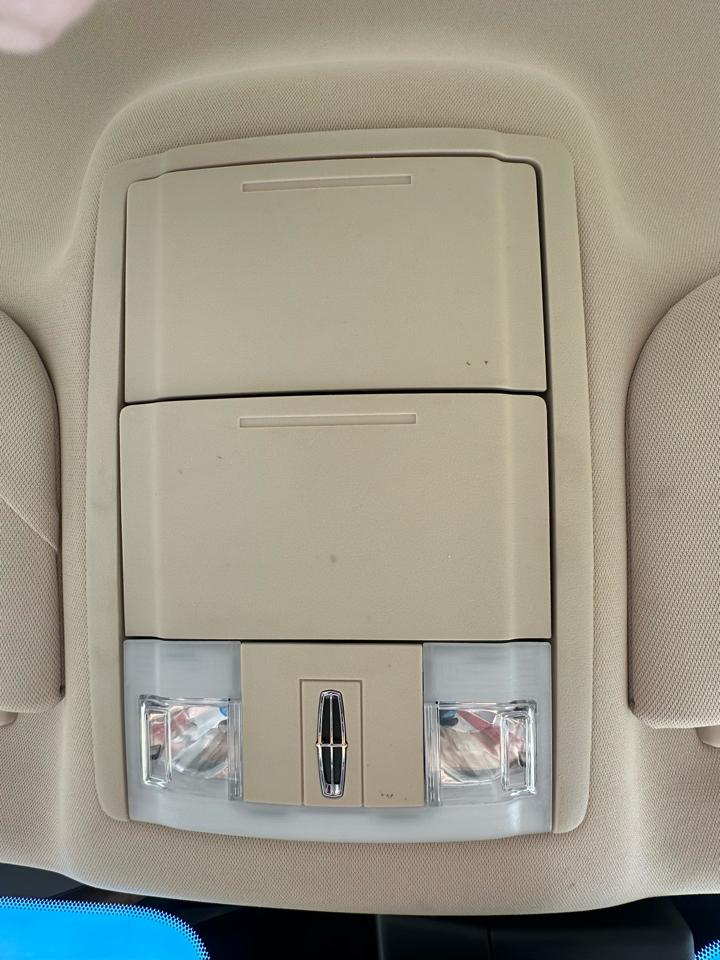 Lincoln MKS 4dr Sdn 3.7L FWD 2010