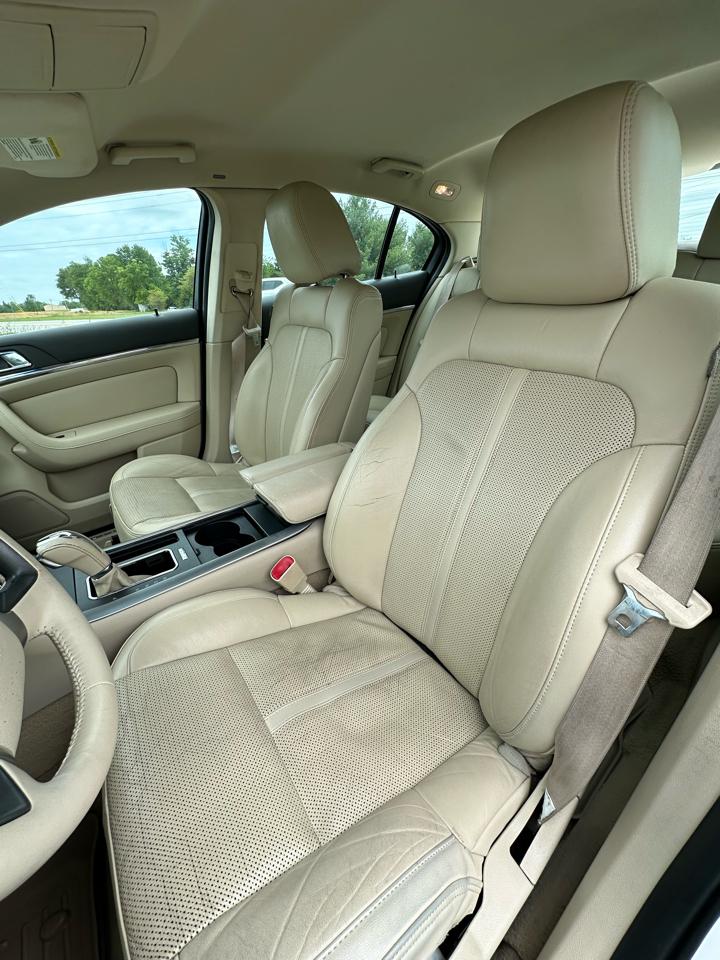 Lincoln MKS 4dr Sdn 3.7L FWD 2010