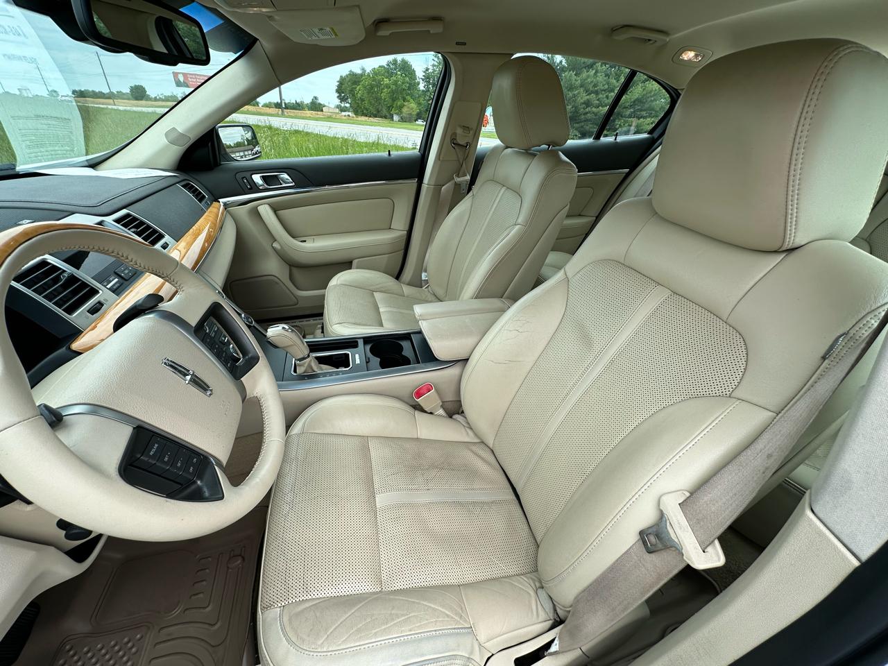Lincoln MKS 4dr Sdn 3.7L FWD 2010