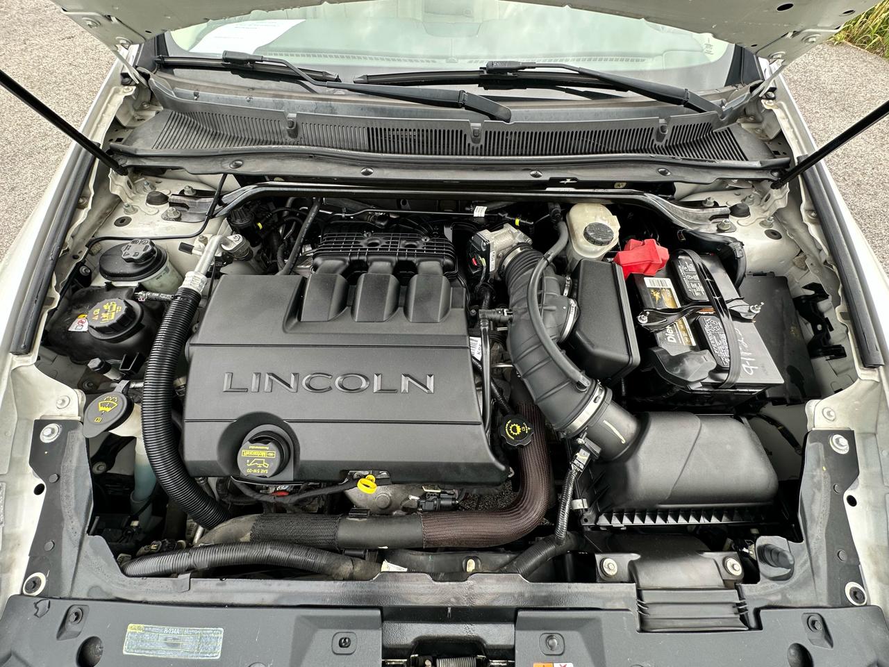 Lincoln MKS 4dr Sdn 3.7L FWD 2010
