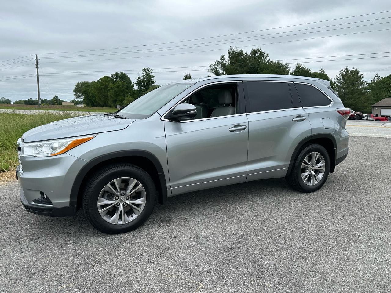 Toyota Highlander AWD 4dr V6 XLE (Natl) 2014