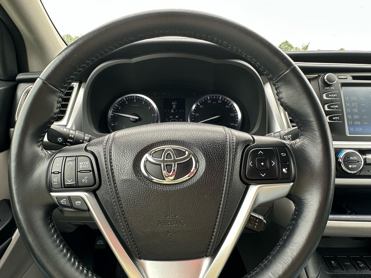 Toyota Highlander AWD 4dr V6 XLE (Natl) 2014