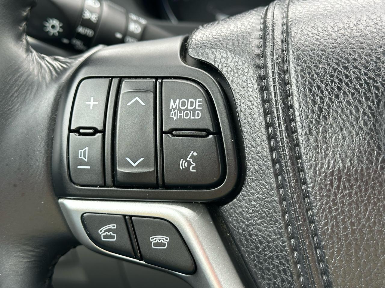 Toyota Highlander AWD 4dr V6 XLE (Natl) 2014
