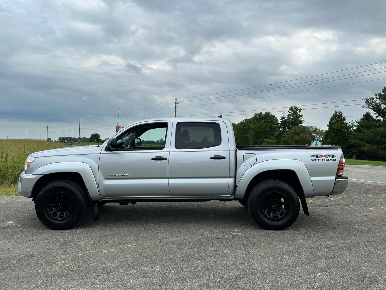 Toyota Tacoma 4WD Double Cab V6 MT (Natl) 2012