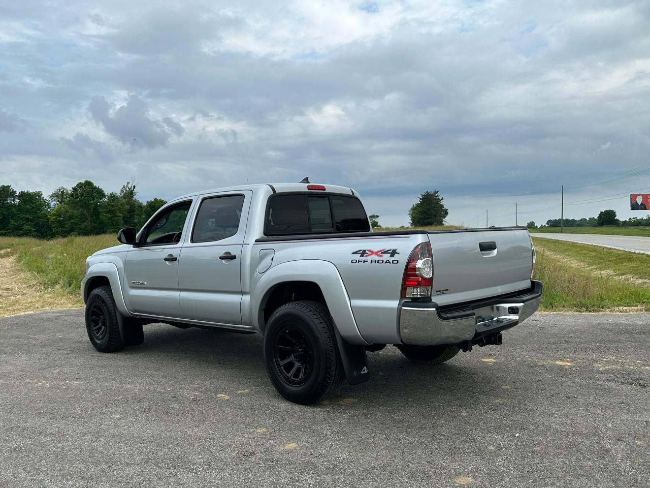 Toyota Tacoma 4WD Double Cab V6 MT (Natl) 2012